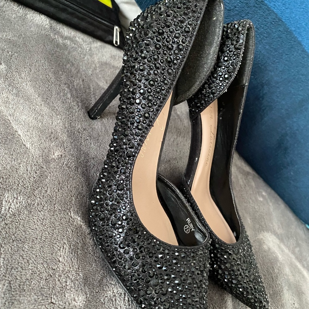 Heels - Picture 2 of 9